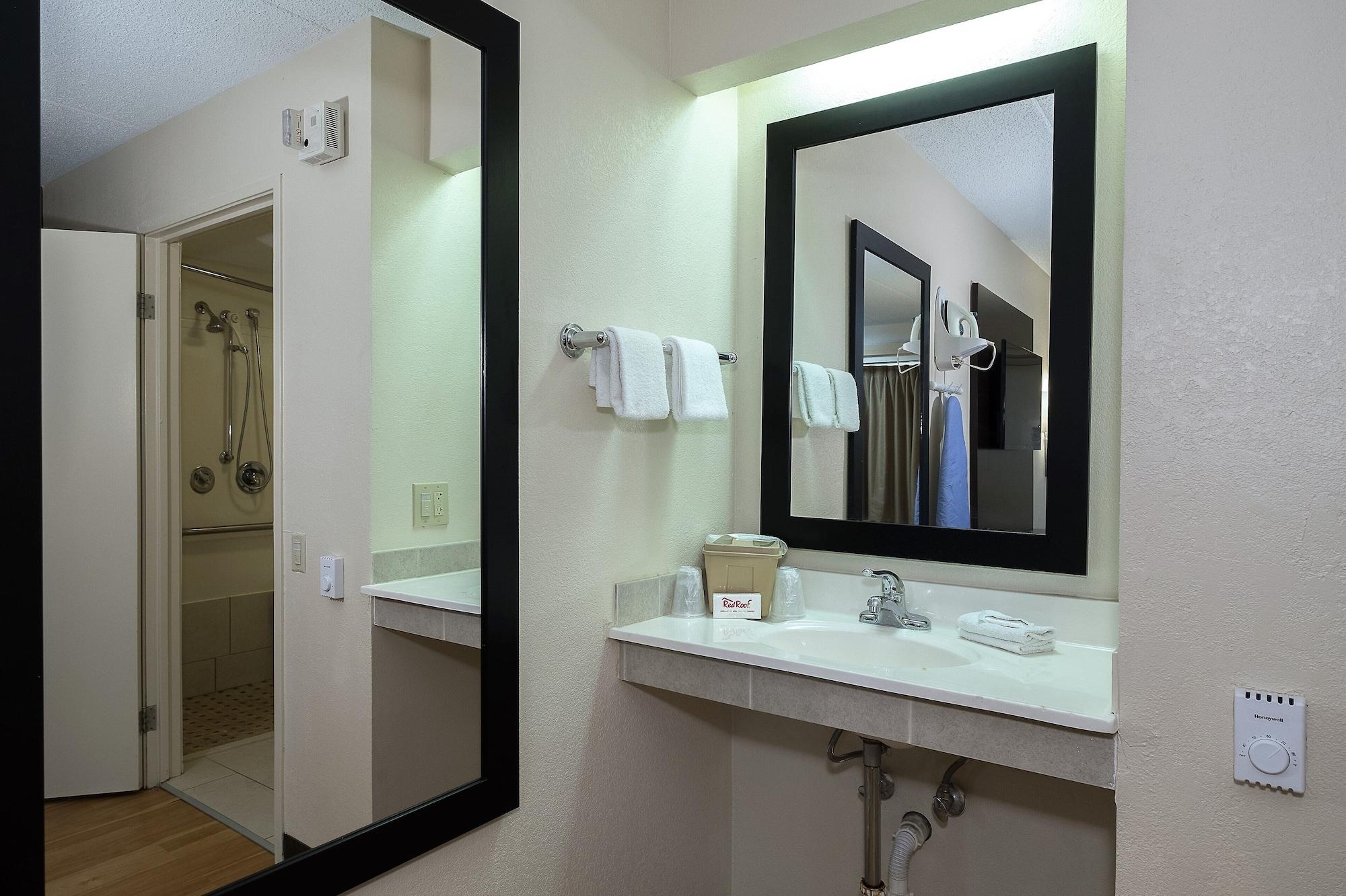 Red Roof Inn Cincinnati East - Beechmont Cherry Grove Ngoại thất bức ảnh