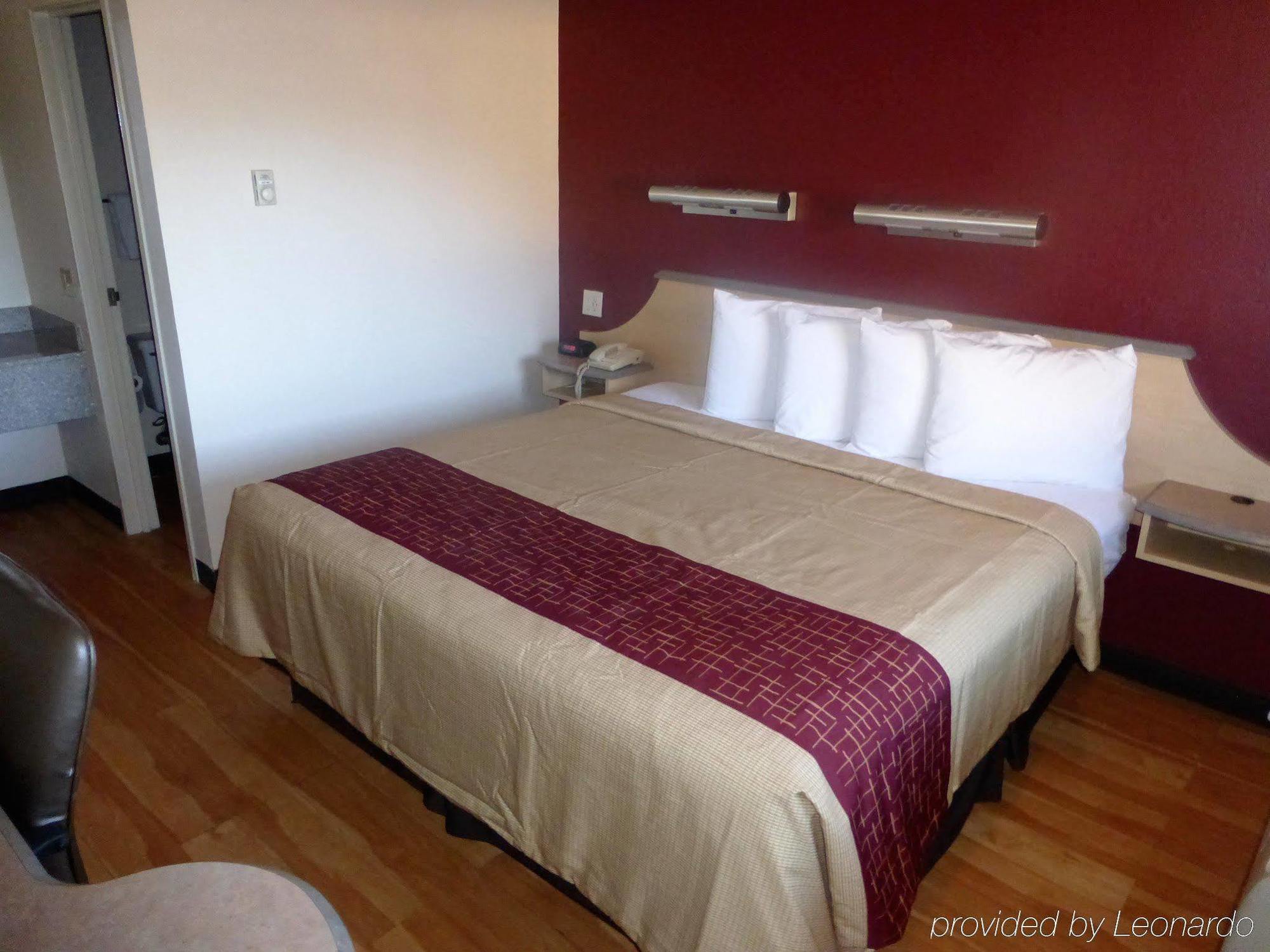 Red Roof Inn Cincinnati East - Beechmont Cherry Grove Ngoại thất bức ảnh