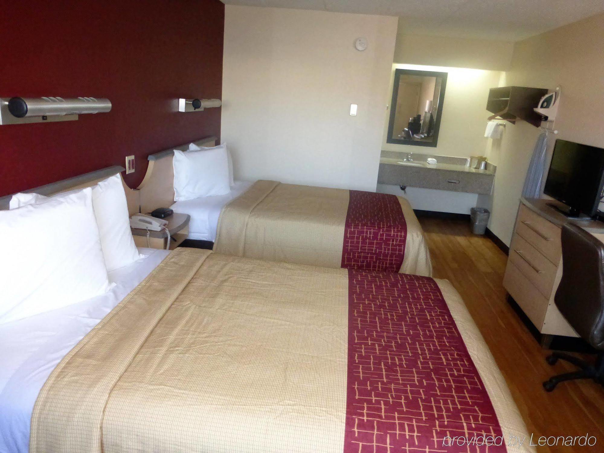 Red Roof Inn Cincinnati East - Beechmont Cherry Grove Ngoại thất bức ảnh